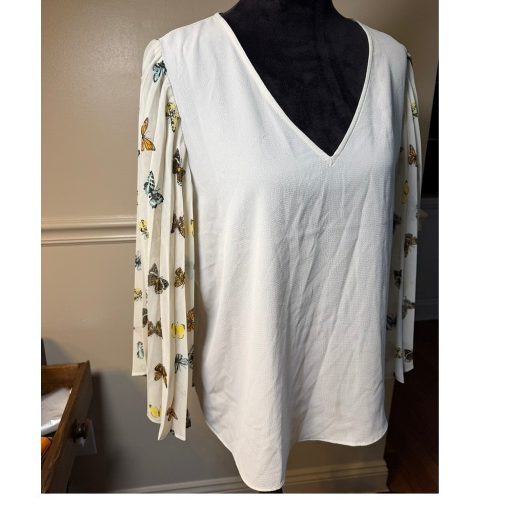 Cato V-Neck Blouse Womens Large White Excellent Pleated Butterfly Sleeve Top